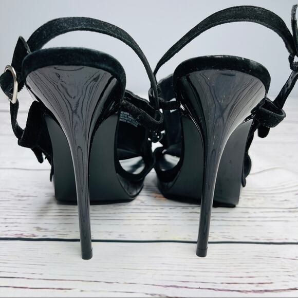 BCBG Paris leather upper ruffle with metal silver accent NEW without tags - Picture 4 of 11